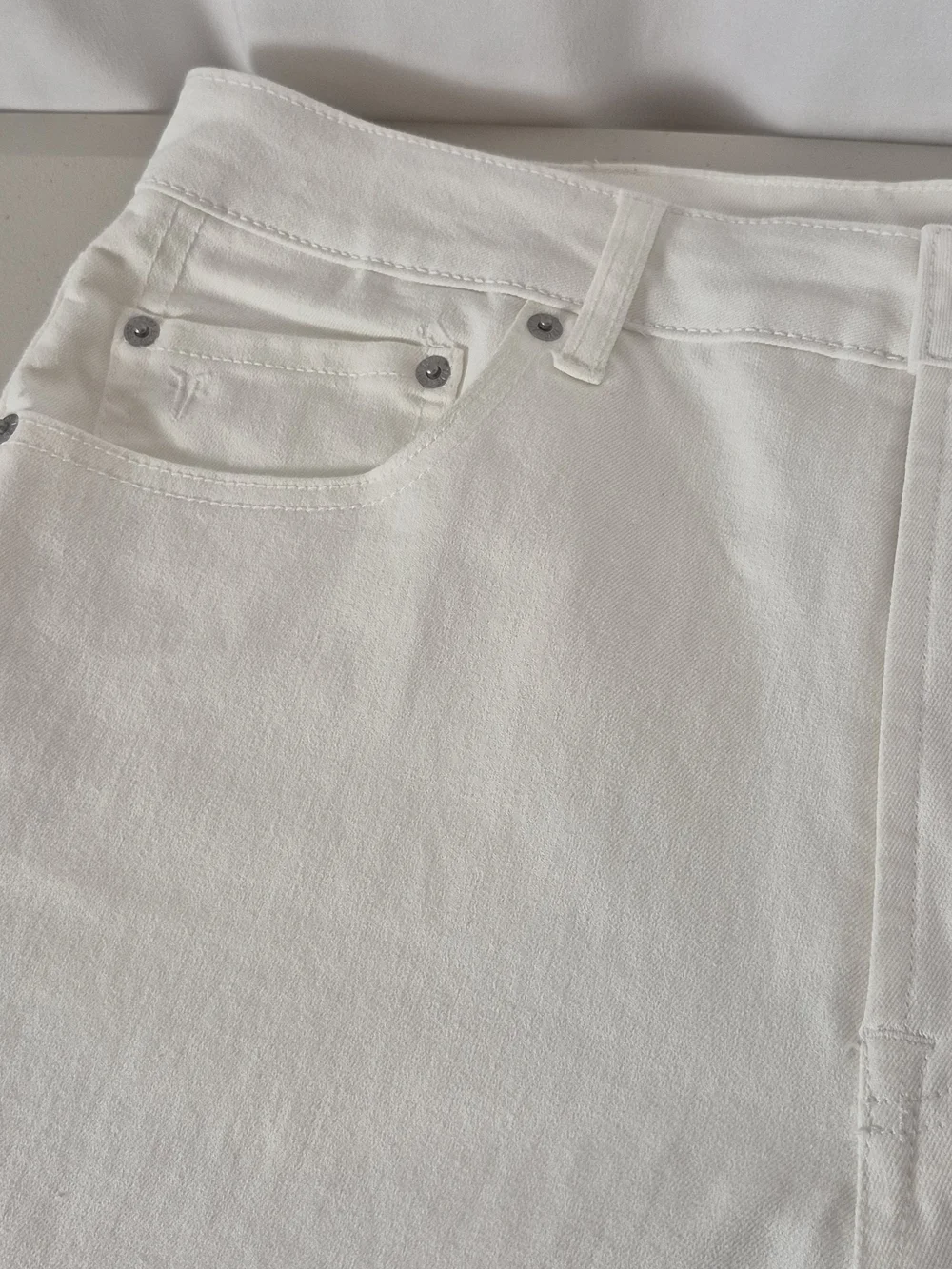 Frye Ivory White Denim High-Rise Cuffed Crop Plus Size Jeans - Size 14/32